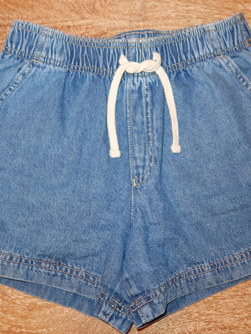 Old Navy Stretchy Denim Jean Shorts Size 10-12 Girls